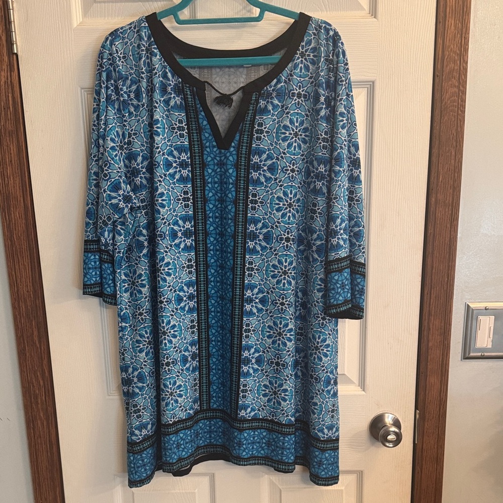 Size 4x Blue Patterned‎ Women's Tunic